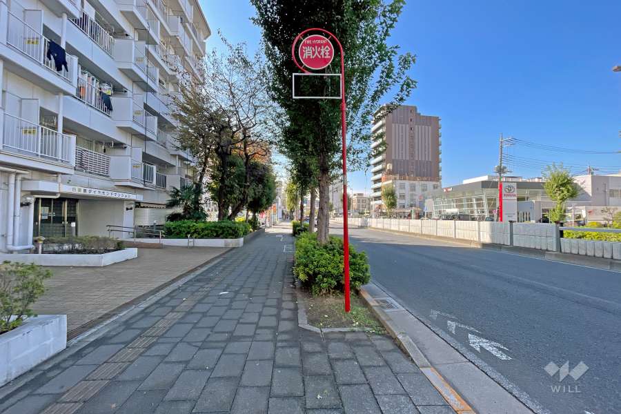 敷地の北側前面道路（東側から）