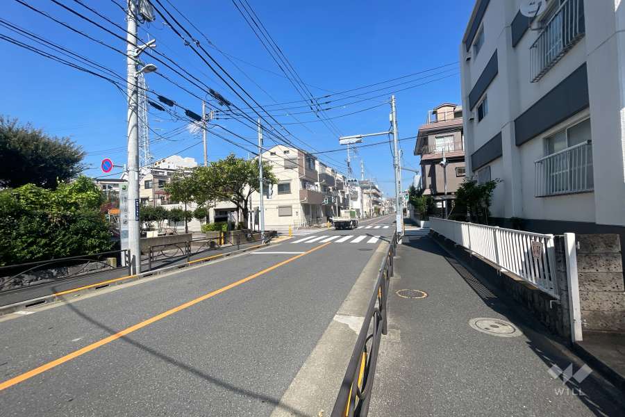 敷地北西側の前面道路