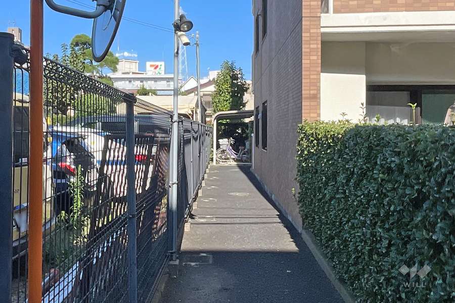 駐輪場への通路