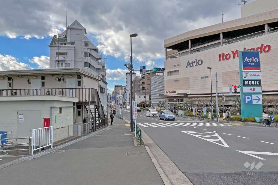 敷地の北側前面道路（東側から）