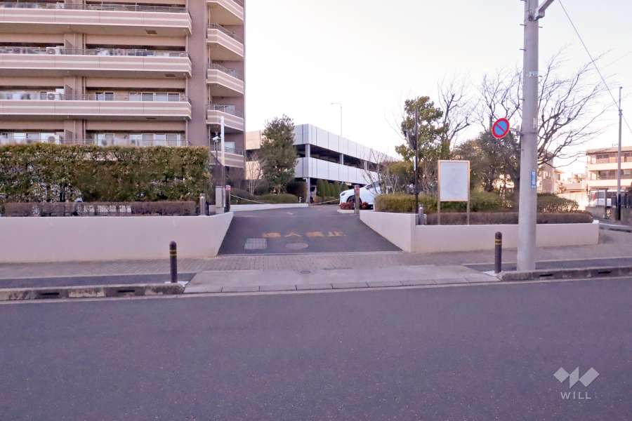 駐車場の出入り口（ロボットゲート付き）・敷地内駐車場（屋外平面式・自走式立体）