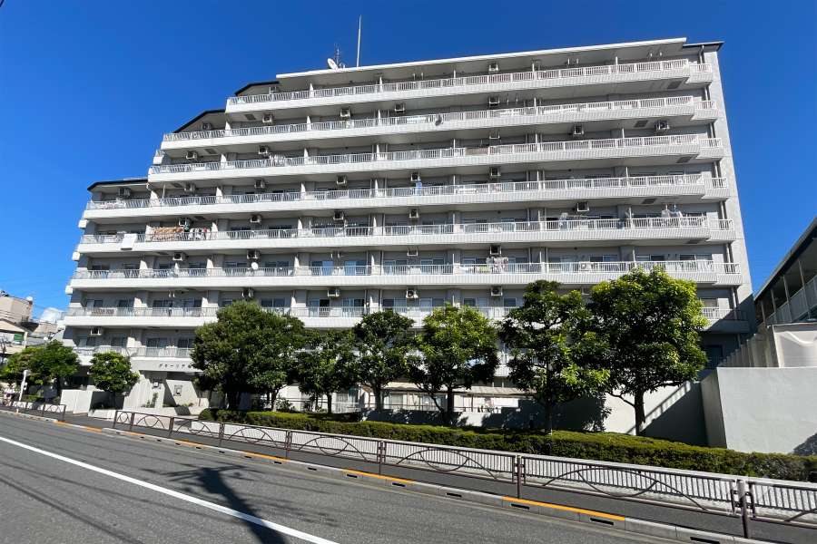 グローリア初穂お花茶屋の外観（南西側から）