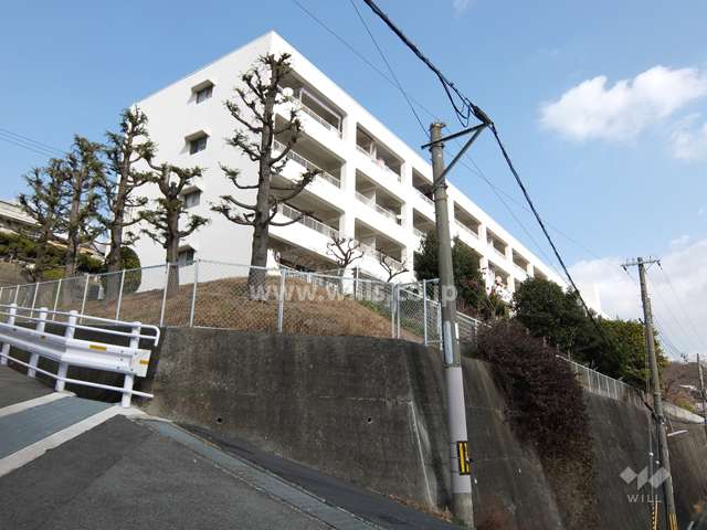 メゾン御影F棟の外観（南西側から）