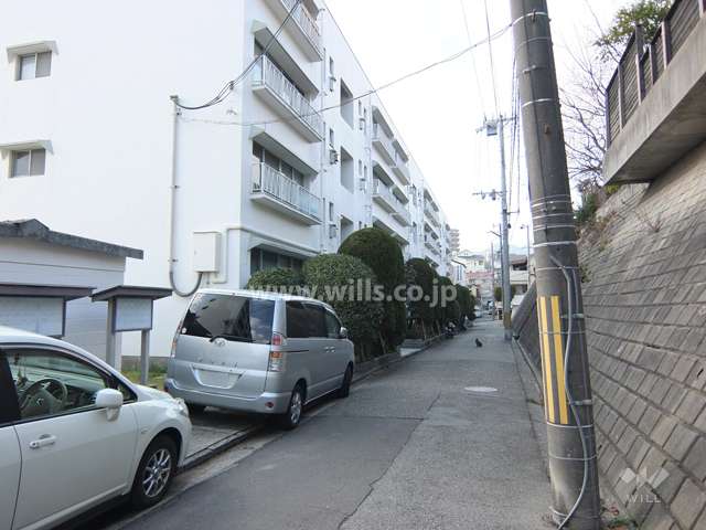 敷地北側の前面道路