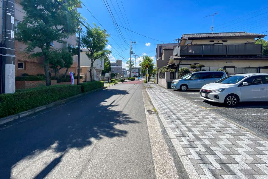 敷地北側の前面道路　