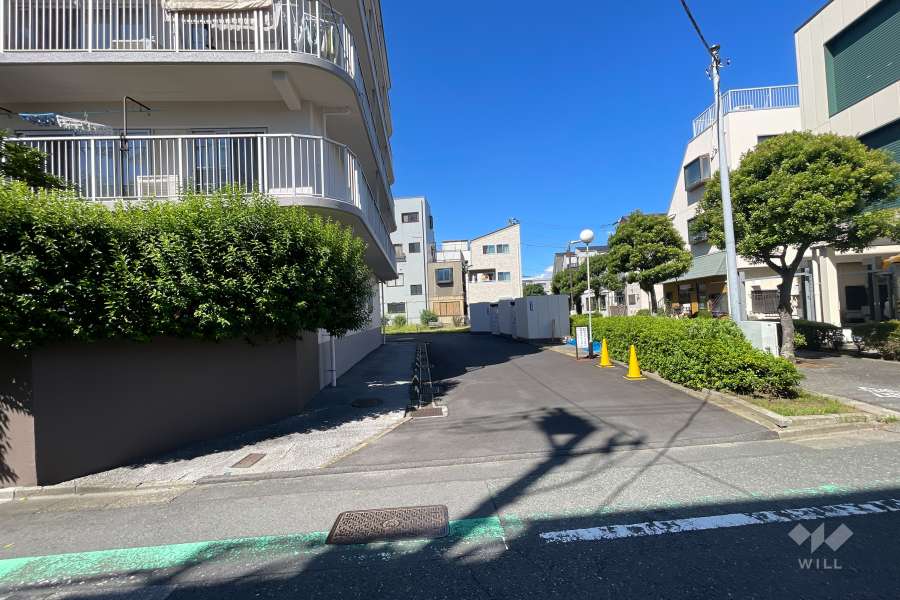 駐車場の出入り口