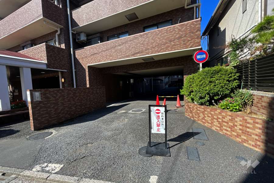 駐車場の出入り口