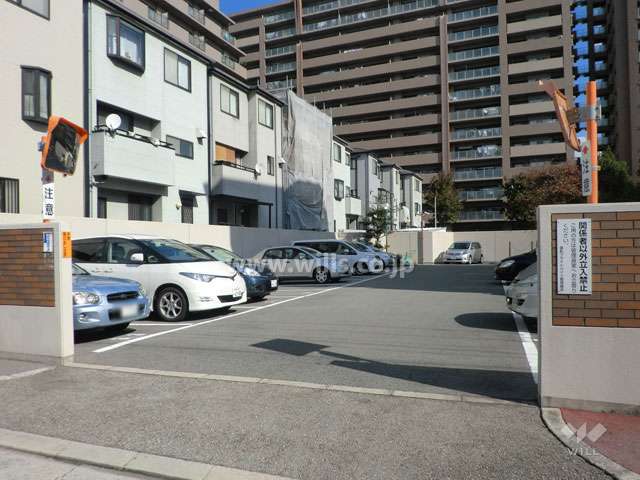 駐車場出入り口