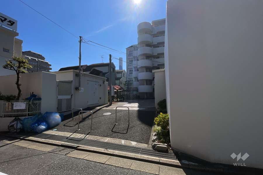 駐車場の出入り口