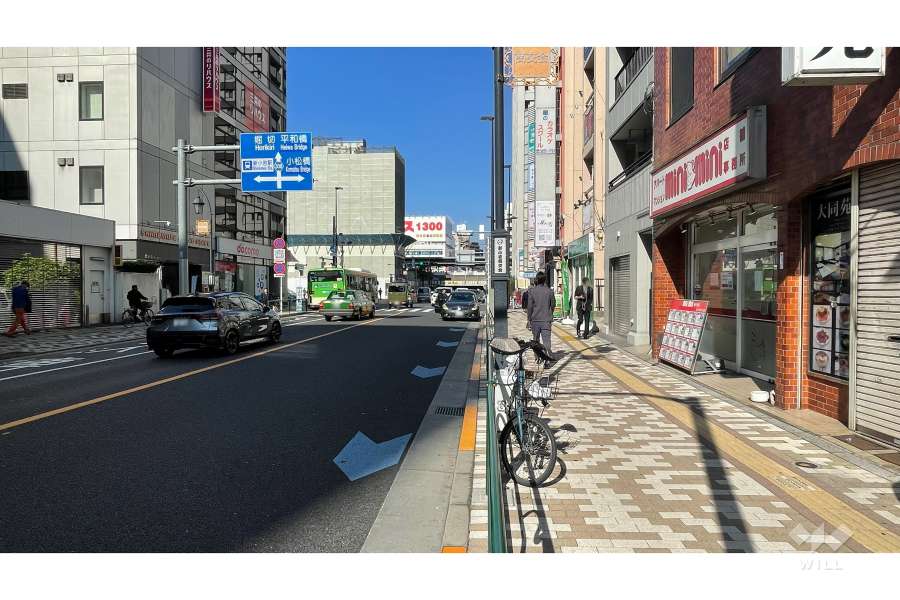 敷地の南西側前面道路（南東側から）