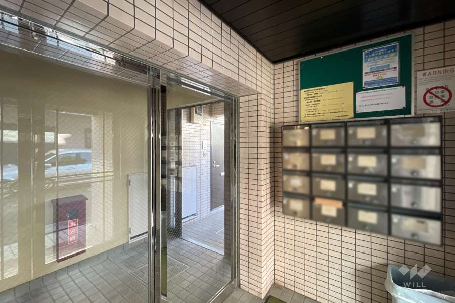 エントランスはオートロック付きです。
