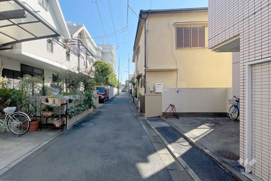 敷地北側の前面道路