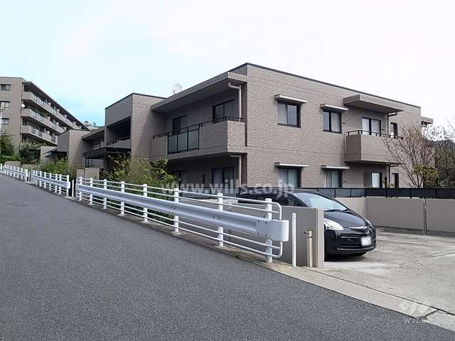 東急ドエルアルス御影鴨子ヶ原南棟の外観（南西側から）