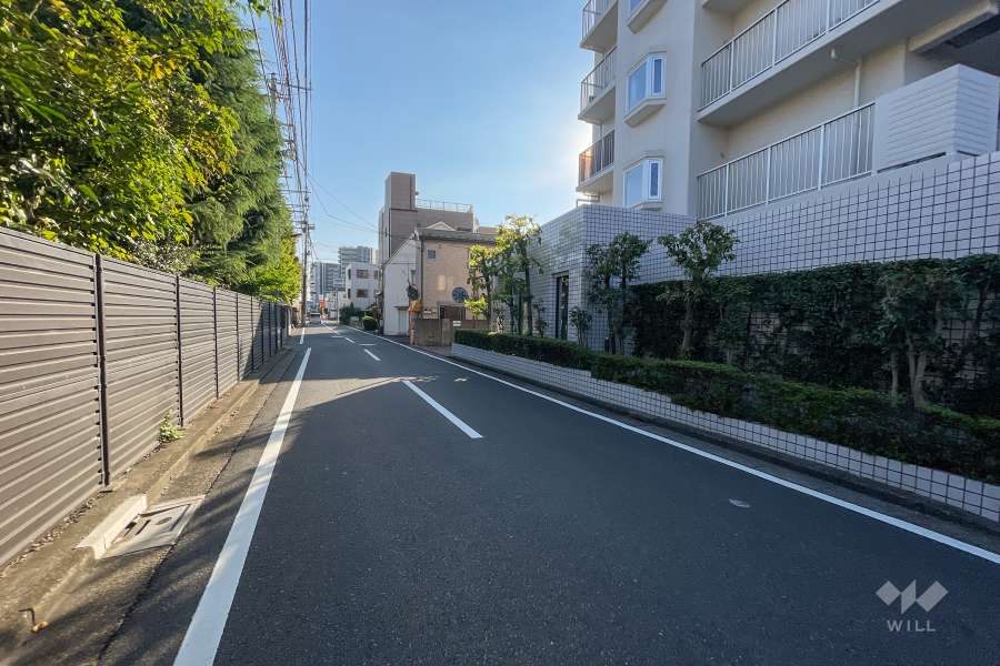 敷地北側の前面道路