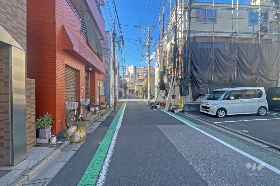 敷地の西側前面道路（北側から）