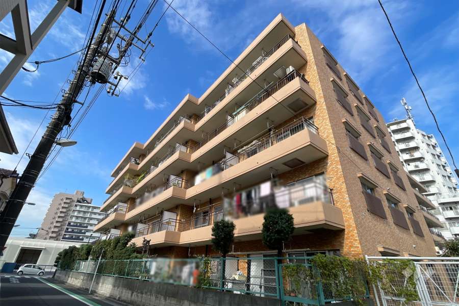 ライオンズマンション亀有の外観（南東側から）