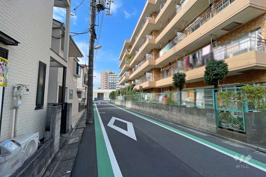 敷地南側の前面道路