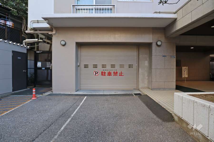 駐車場の出入り口