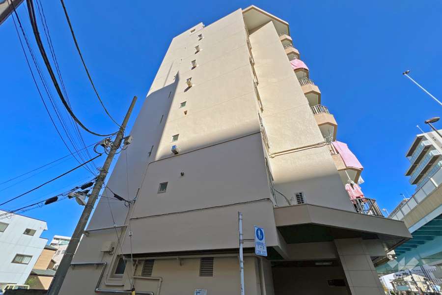 日栄マンションの外観（南側から）