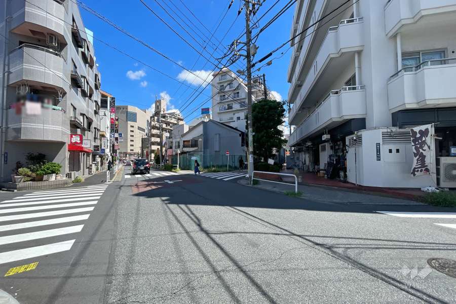 敷地北側の前面道路　