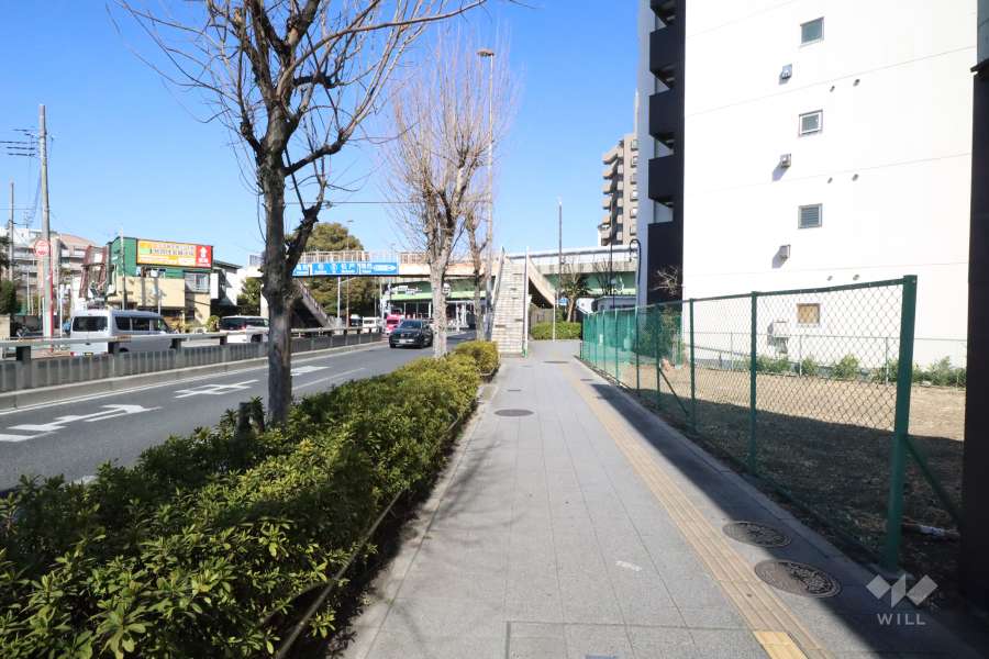 敷地北西側の前面道路