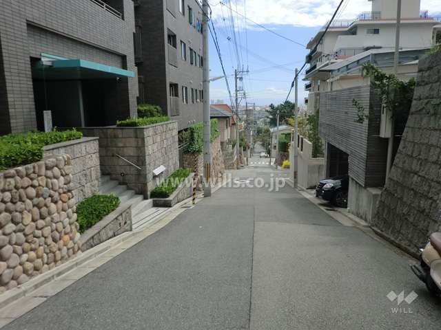 敷地東側の前面道路