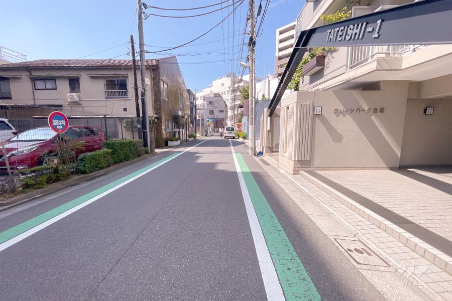 敷地南側の前面道路（東側から）