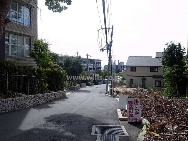 セレッソコート御影ヒルズ光陵館の遠景。周辺は、高台の静かな住宅地です。