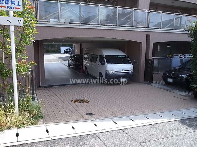 駐車場出入り口