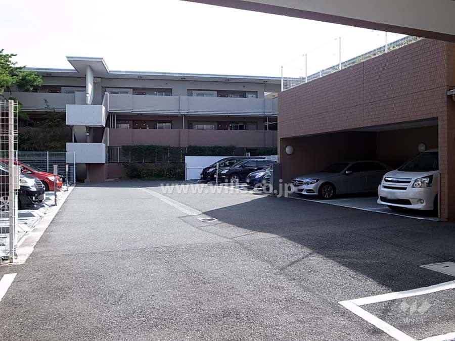 敷地内駐車場（屋内平面式、屋外機械式）