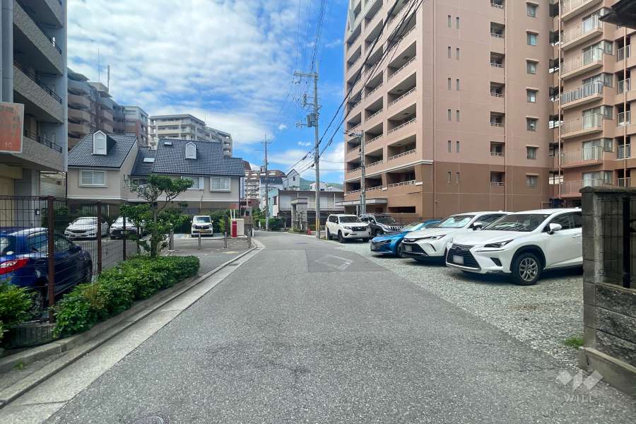敷地南側の前面道路