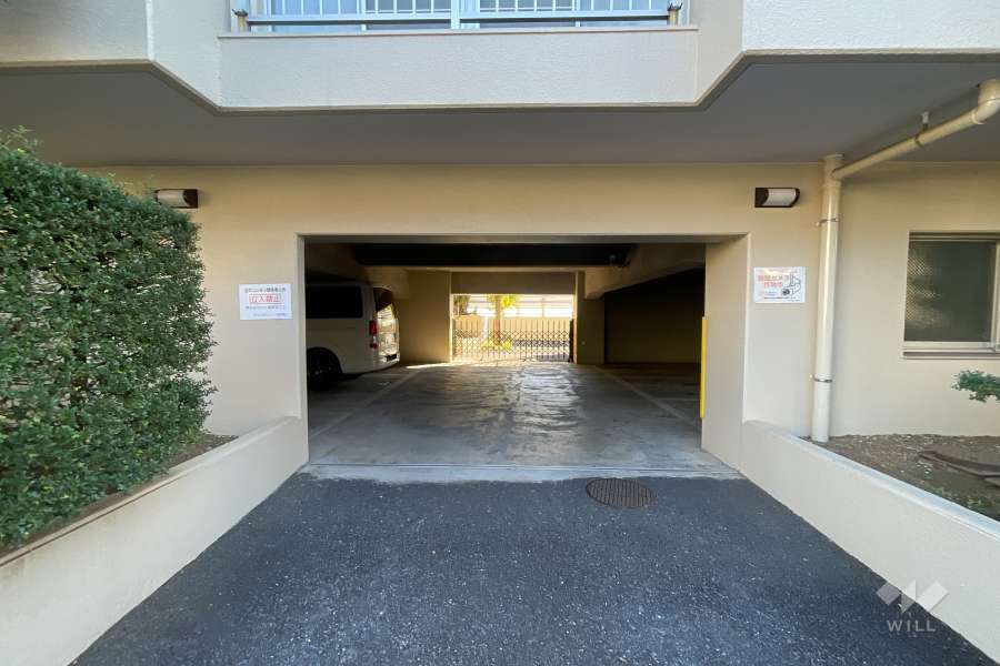 駐車場の出入り口