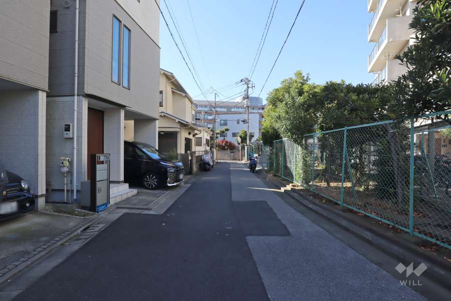 敷地南側の前面道路