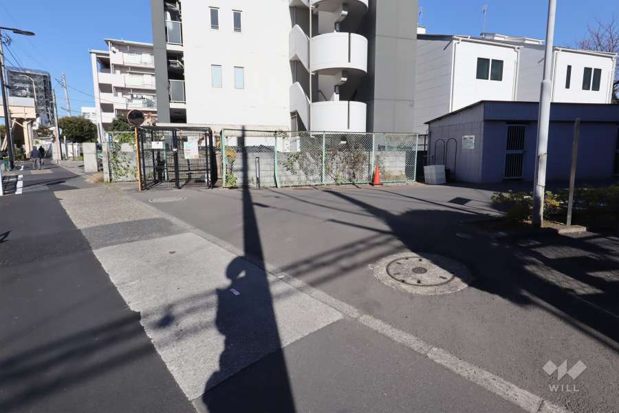 駐車場の出入り口　
