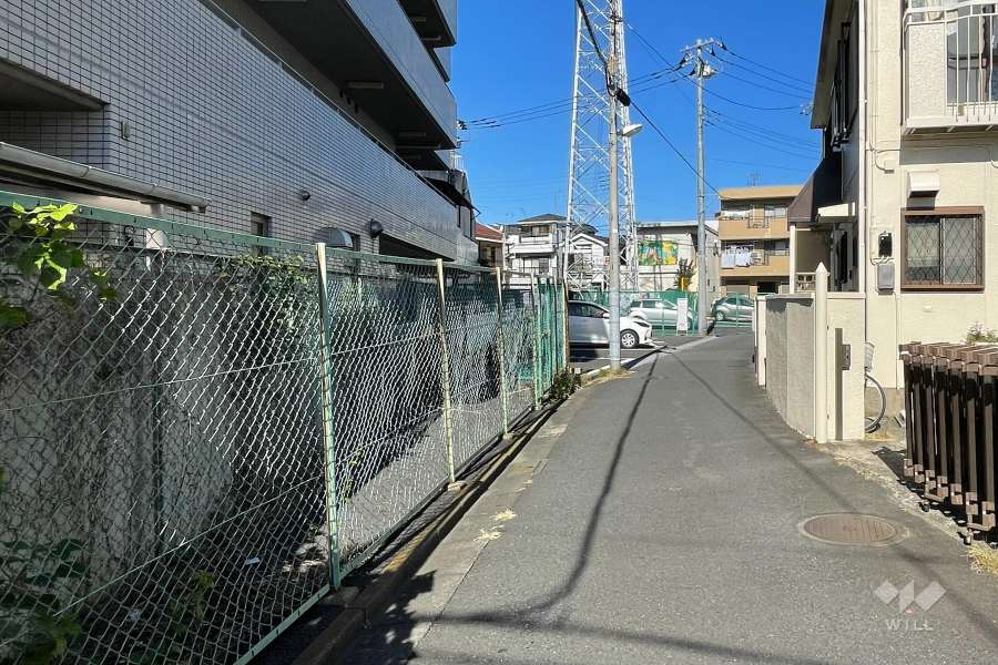 敷地東側の前面道路