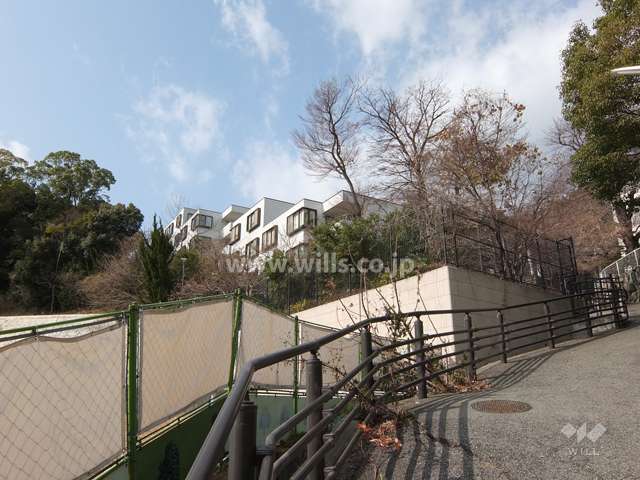 フローラ御影山手B棟の外観（南東側から）