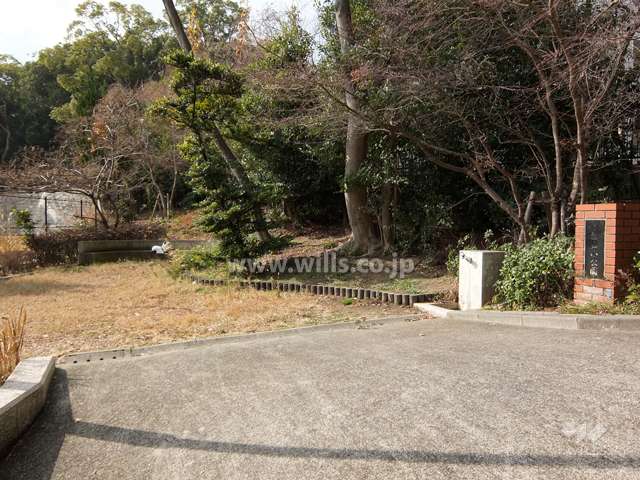 敷地に隣接する御影山小公園