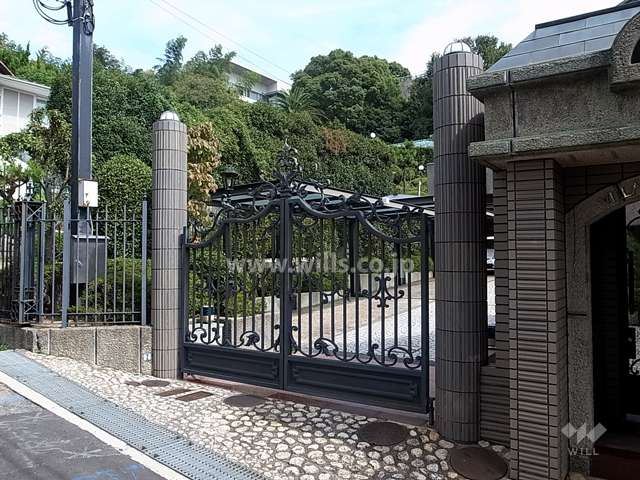 駐車場出入り口（ゲート付き）