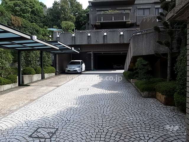 敷地内駐車場（屋内平面式）