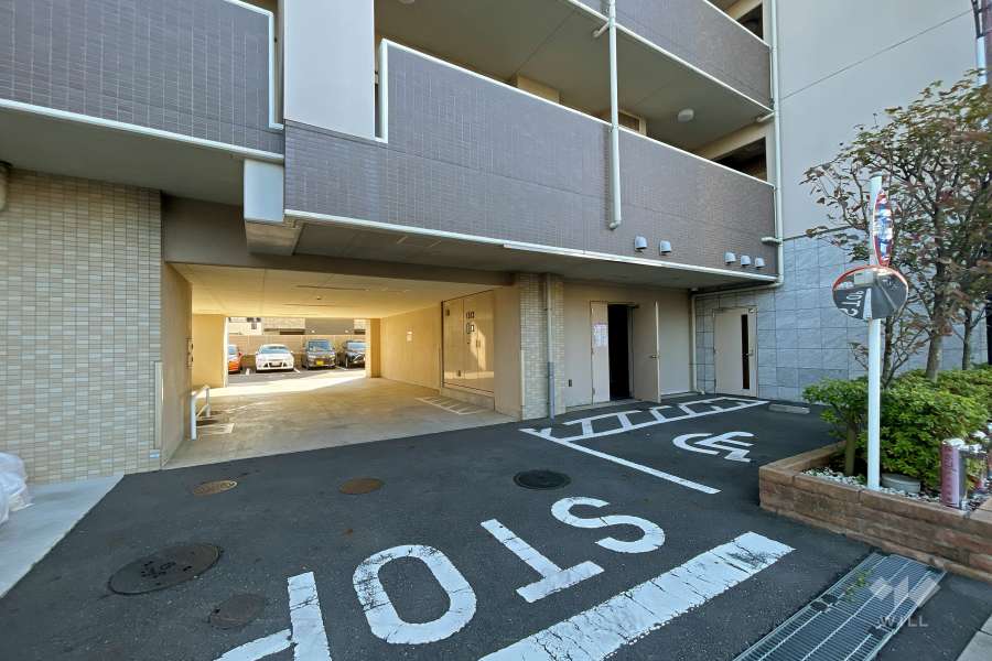 駐車場の出入り口・敷地内駐車場（屋外平面式）
