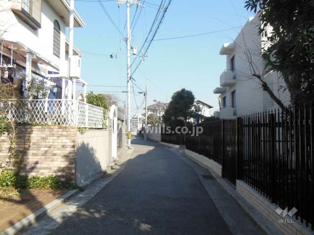 敷地北側の前面道路