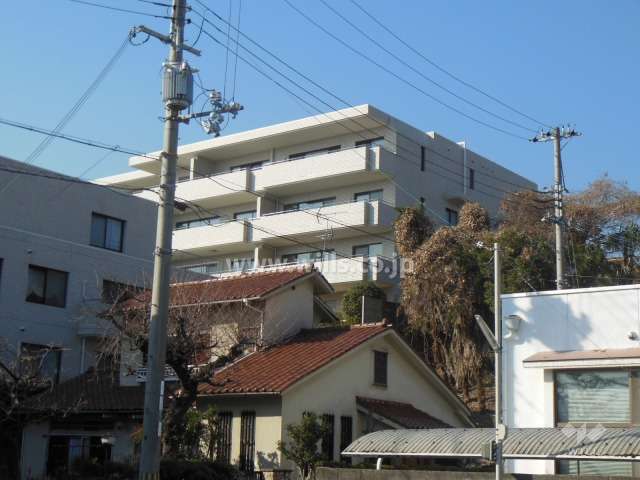 エルザ御影平野Ｂ棟の外観（南東側から）