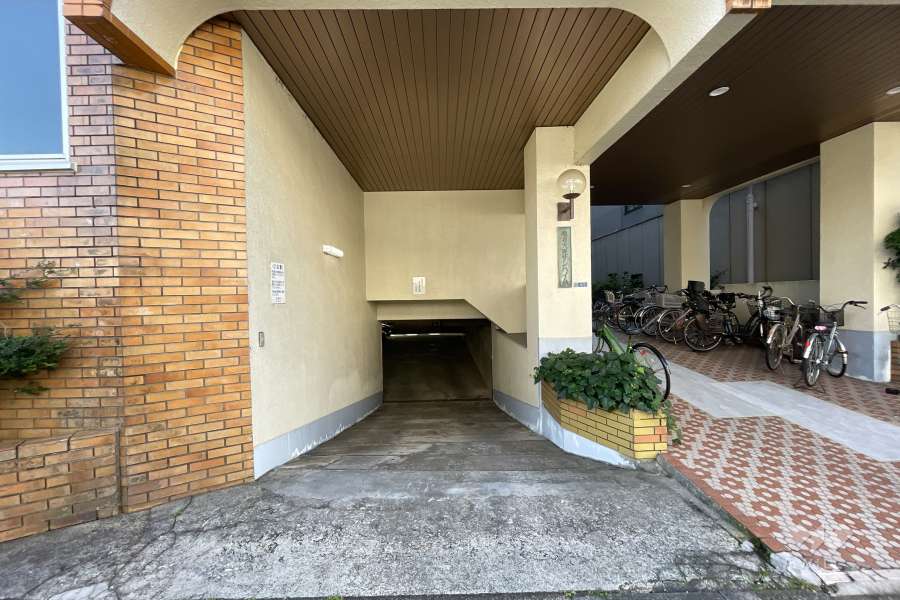 駐車場の出入り口