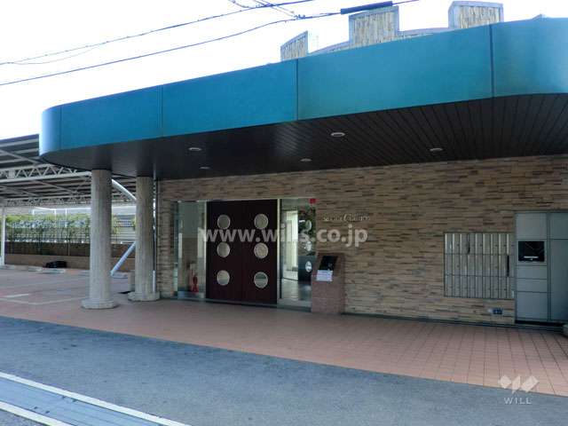 北側エントランスアプローチ