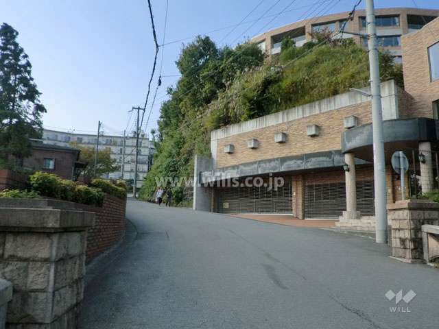 敷地南側の前面道路