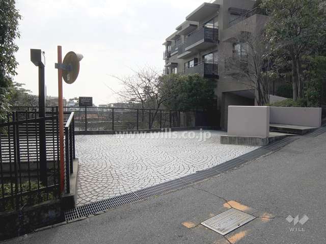 駐車場出入り口