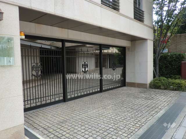 駐車場出入り口（ゲート付き）