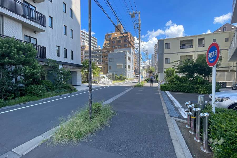 敷地南側の前面道路