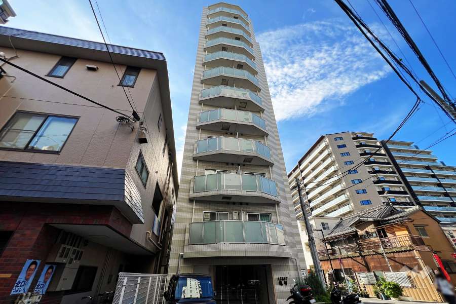 アゼスト亀有の外観（東側から）