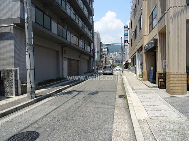 敷地東側の前面道路